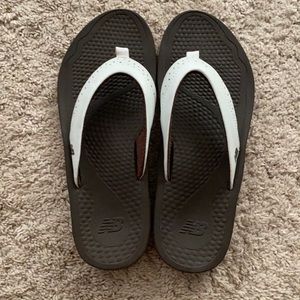 Like new women’s new balance flip flops